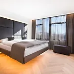 Cool Mama Hotel *