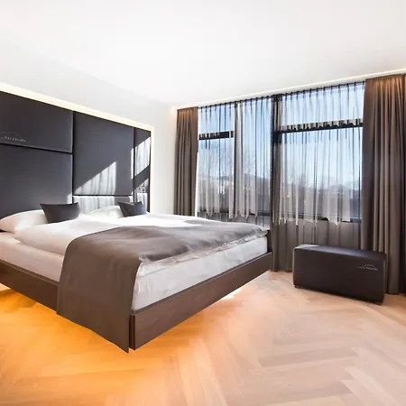 Cool Mama Hotel *
