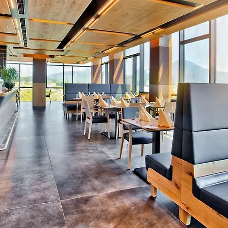 Cool Mama Hotel *