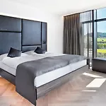 Cool Mama Hotel *