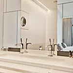 Cool Mama Hotel *